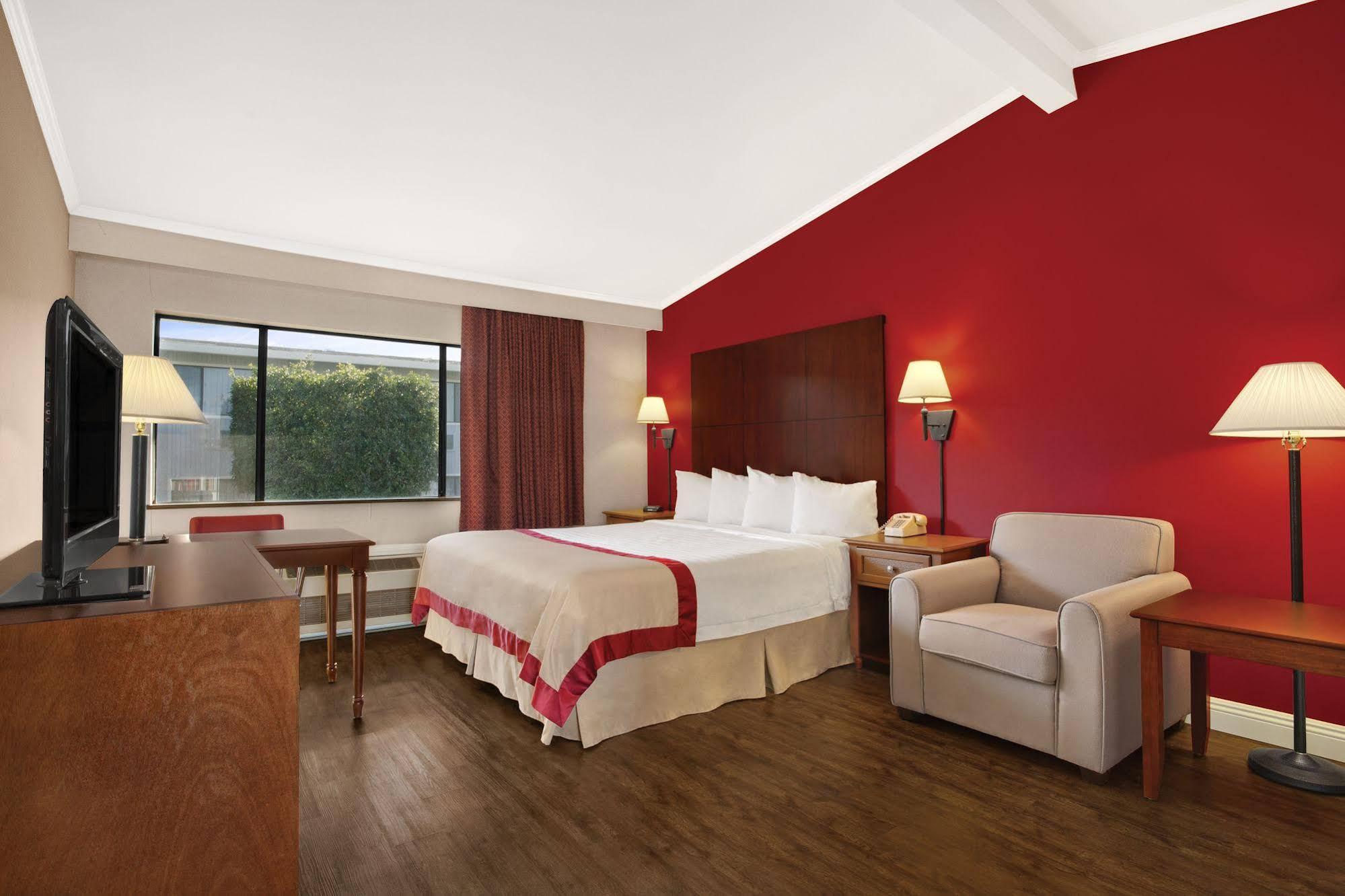 Ramada By Wyndham Torrance Hotel Exterior photo