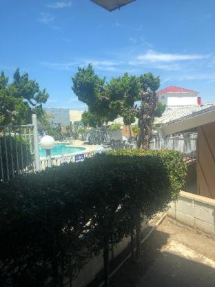 Ramada By Wyndham Torrance Hotel Room photo