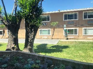 Ramada By Wyndham Torrance Hotel Room photo