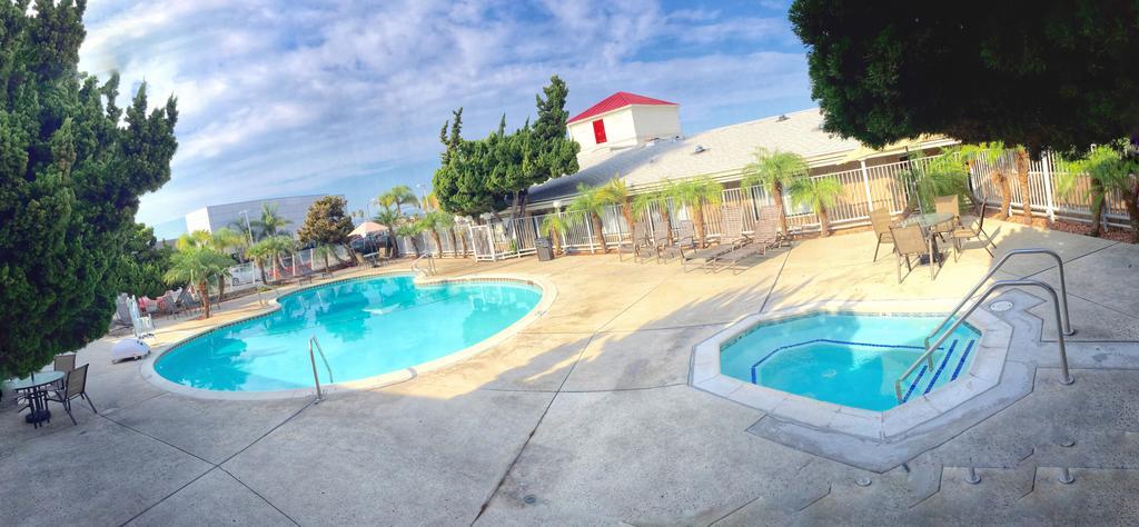 Ramada By Wyndham Torrance Hotel Exterior photo