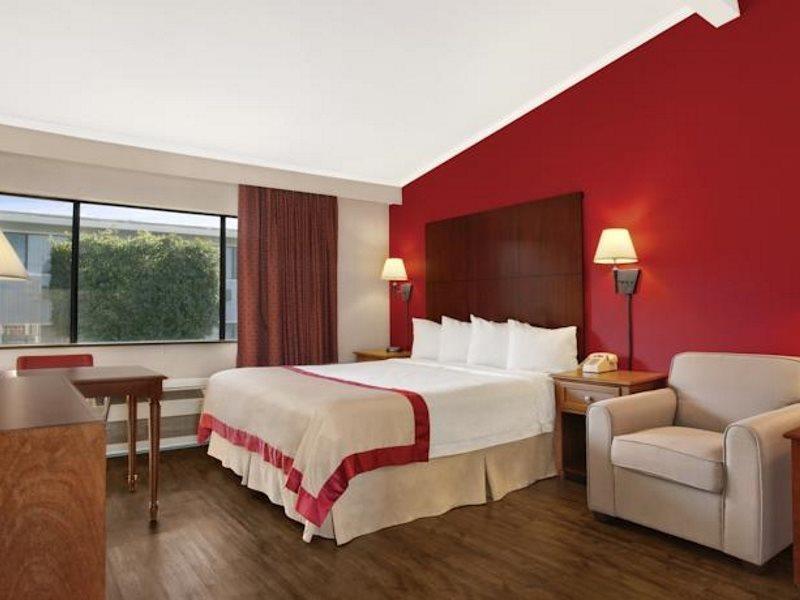 Ramada By Wyndham Torrance Hotel Exterior photo